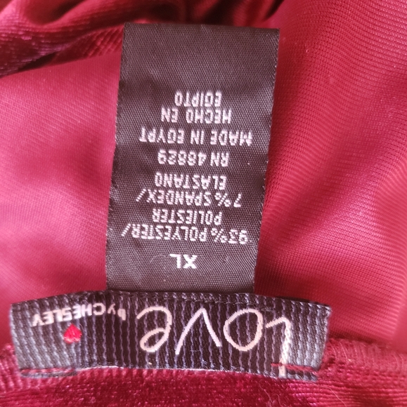 Love by Chesley opened shoulder velvet red vine top. Size Xlarge - Picture 3 of 8